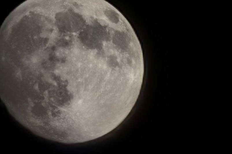 Жители Приангарья сфотографировали суперлуние 5 декабря Телеграм-канал (18+) "Иркутский астроном", Анна Фисенко