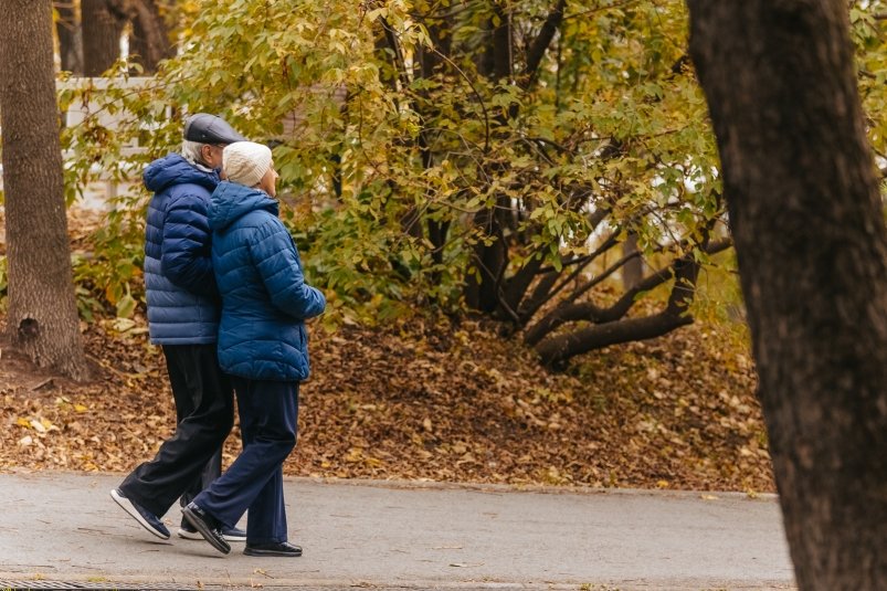 пара, парк, влюбленные в парке, прогулка Яна Гайдук, ИА PrimaMedia.ru