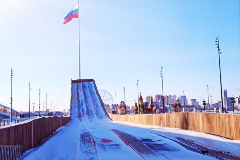 Тюбинговая горка на главной площади Благовещенска будет работать ежедневно Юлия Ожегова, ИА PriamurMedia