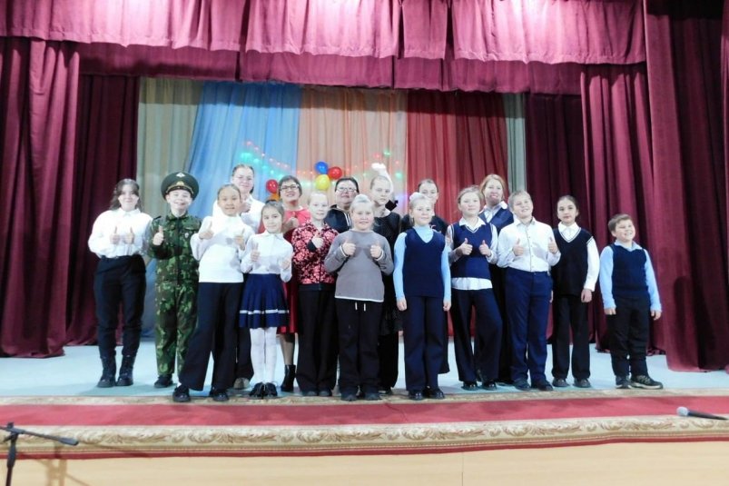 Учителя музыки в Бурятии передали спасодеяла на СВО Селенга-инфо.24/7