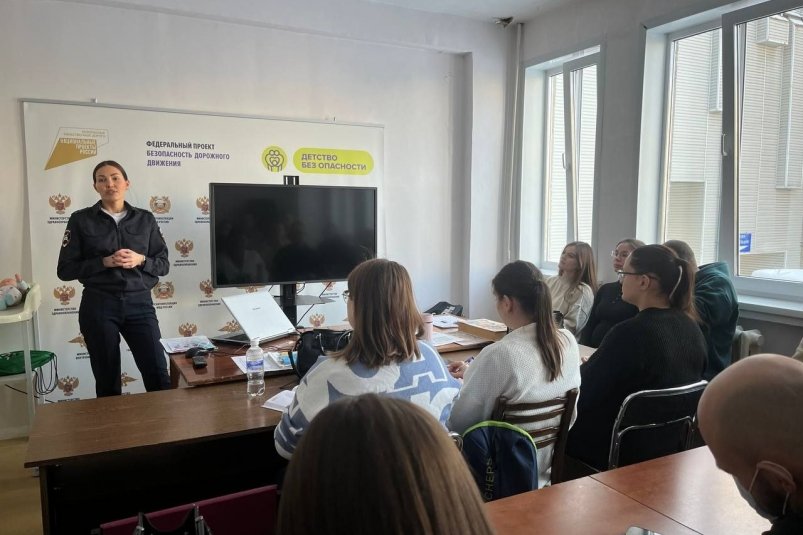 В Ангарске сотрудники ГИБДД обсудили с будущими водителями вопросы дорожной безопасности Отдел пропаганды УГИБДД России по региону