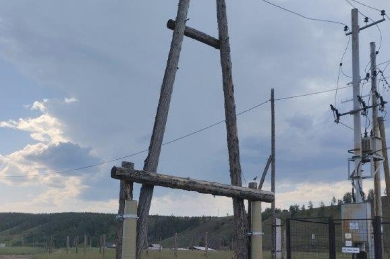 В Якутии энергетики устанавливают опоры ЛЭП из композитных материалов ПАО "Якутскэнерго"