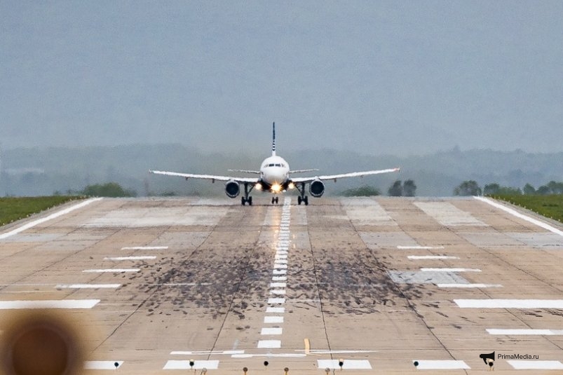 Самолёт в аэропорту Владивостока Илья Аверьянов, ИА PrimaMedia