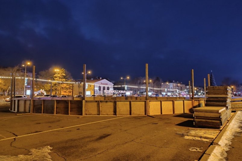 Началось строительство зимнего городка Евгения Микушина, ИА UssurMedia