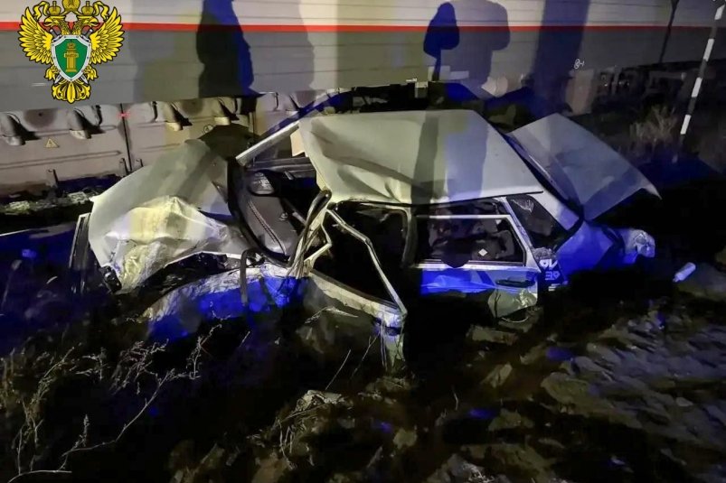 Поезд столкнулся с автомобилем на переезде в Ростовской области Пресс-служба СКЖД