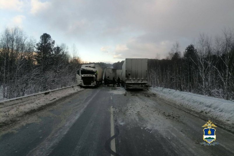 Три человека пострадали в ДТП с четырьмя автомобилями в Бурятии ГИБДД по Бурятии