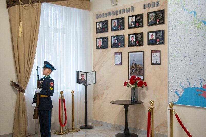 Память погибших в зоне СВО выпускников увековечили в СПКУ в Ставрополе Пресс-служба СПКУ