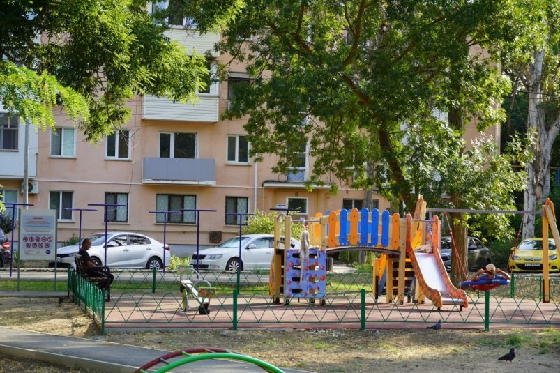 Благоустроенная придомовая территория в Керчи Пресс-служба правительства РК