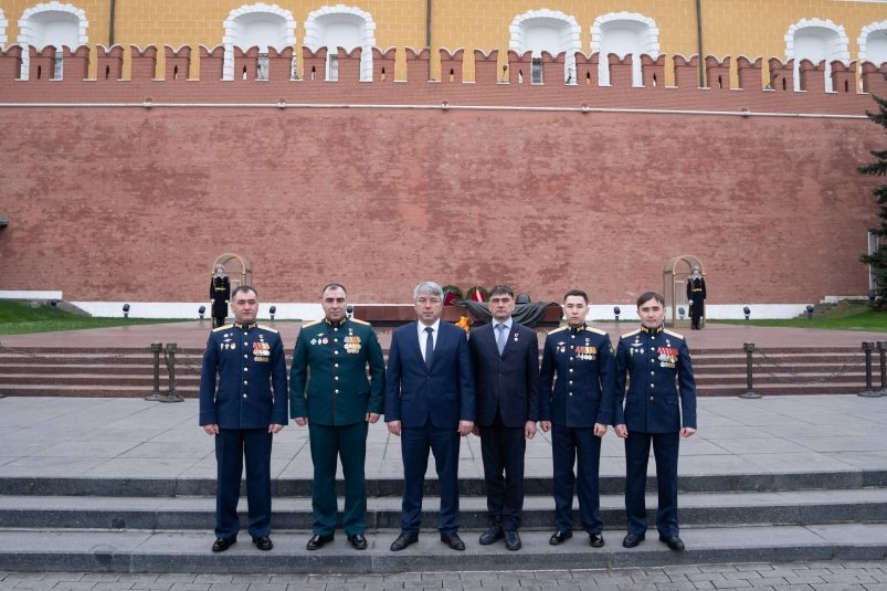 Герои России из Бурятии возложили цветы к Вечному огню пресс-служба правительства Бурятии