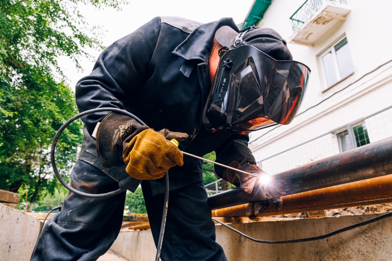 Сварщик Евгений  Кулешов, ИА PrimaMedia