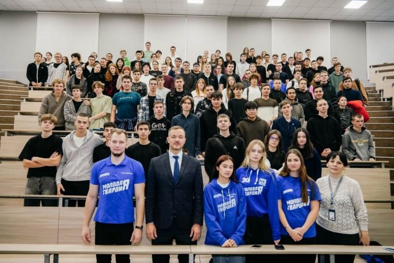 Участник СВО Денис Ягодзинский провёл встречу со студентами ИРНИТУ Иркутское городское местное отделение "Единой России"