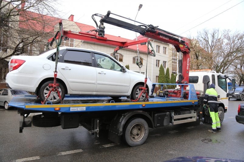 Возле МФЦ и поликлиники в Ставрополе эвакуировали автомобили Администрация Ставрополя