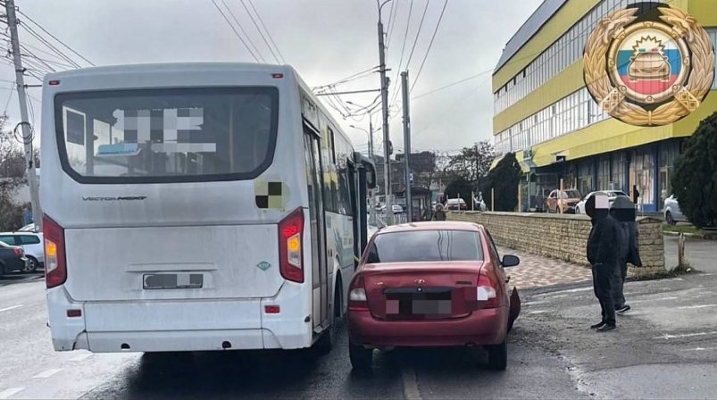 Автобус и легковушка столкнулись вблизи Верхнего рынка в Ставрополе Госавтоинспекция Ставрополя