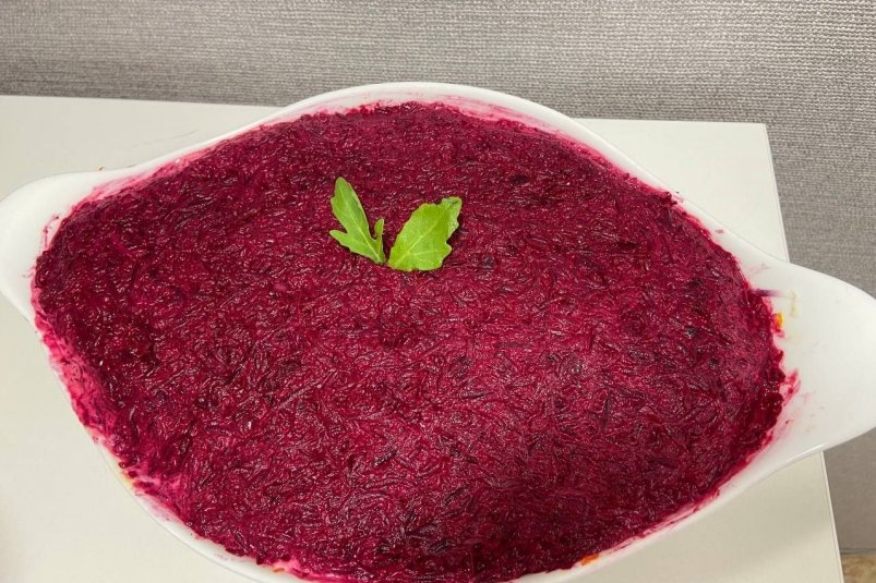 Подсчитано, сколько будет стоить "Селедка под шубой" на Новый год-2026 ИА SevastopolMedia