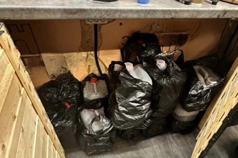 Сочинская полиция обнаружила в торговой точке 150 литров нелегального глинтвейна Пресс-служба УВД по Сочи