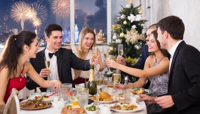 Цвета Огненной Лошади: в чём встречать Новый год - привлекут деньги, защиту и удачу в 2026 ИИ Kandinsky (18+)