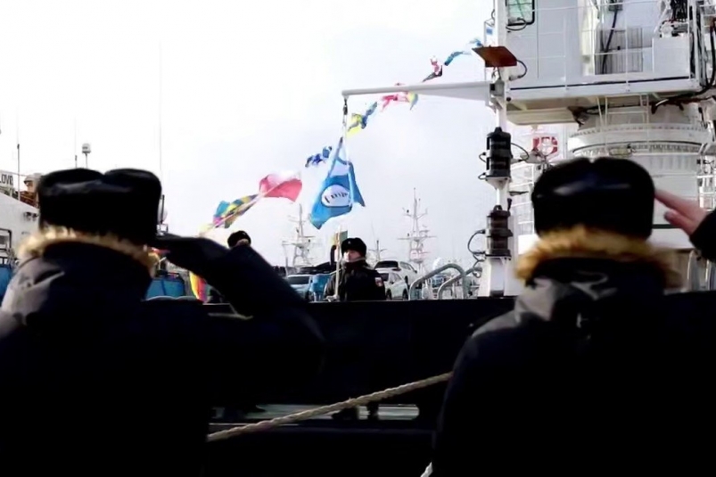 На Сахалине подняли флаг ВМФ на новом гидрографическом судне "Василий Бубнов" telegram-канал мэр Корсаковского МО Наталии Куприной