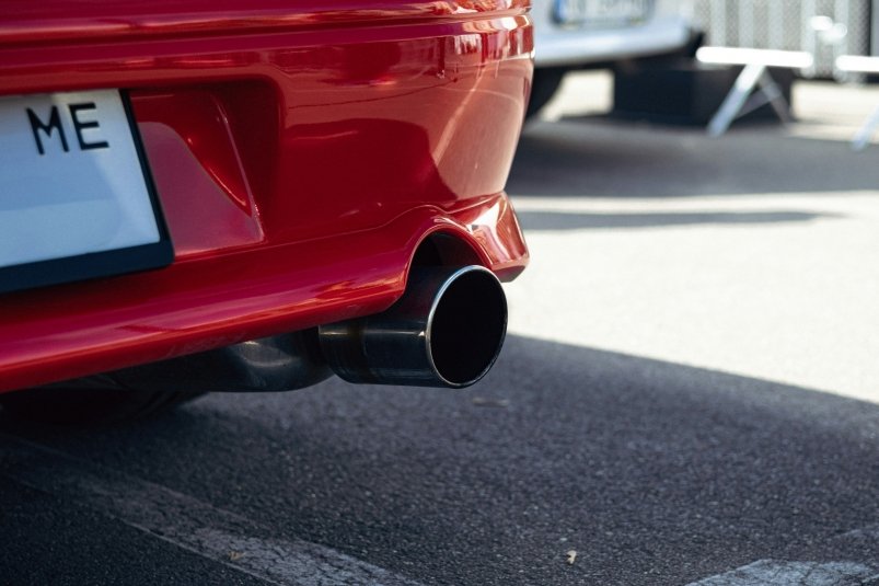 Сверлю одну дырку - и глушитель вообще не ржавеет: работает 20 лет без замены Gleb Paniotov / unsplash