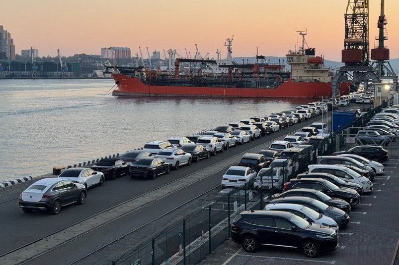 В октябре и ноябре рекордное число импортных автомобилей ввезли в Приморье пресс-служба Дальневосточного ГУ Банка России