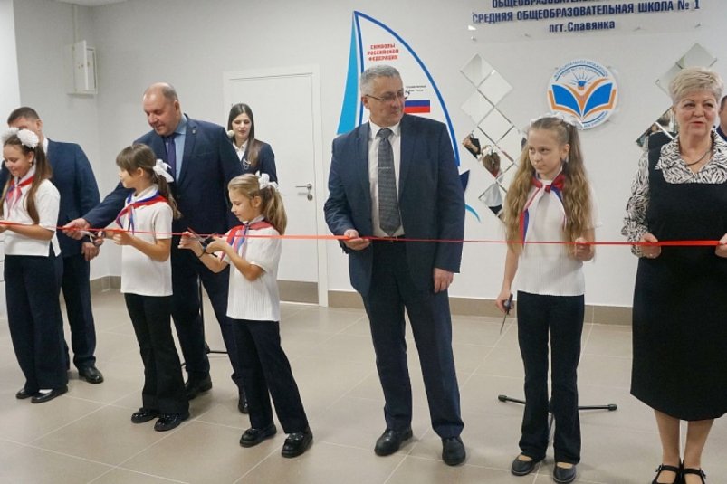 Обновлённая школа открылась в приморской Славянке по народной программе "Единой России" Администрация Хасанского округа
