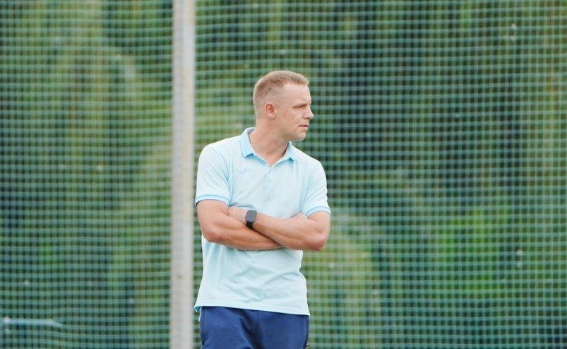 Помимо тренерской деятельности Максим Сергеевич играет во взрослой команде "Океан Находка" предоставлено героем публикации