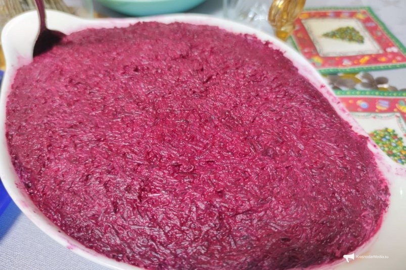 Он должен быть на каждом столе: Готовим яркий свекольный салат с сыром — проще не бывает ИА KrasnodarMedia