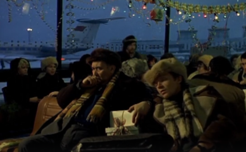 Ирония судьбы, или посторонний кадр: найдете лишнее? - ТЕСТ Кадр из фильма "Ирония судьбы, или с легким паром" (18+)