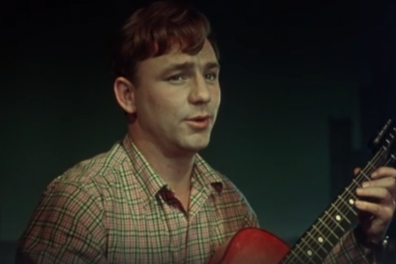 День рождения Николая Рыбникова: ТЕСТ про кумира всех советских женщин Кадр из фильма "Девушка без адреса" (6+)