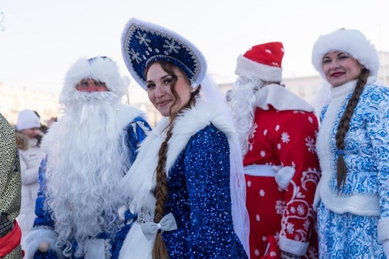 Парад Дедов Морозов и Снегурочек в 2025 году Евгения Галузы