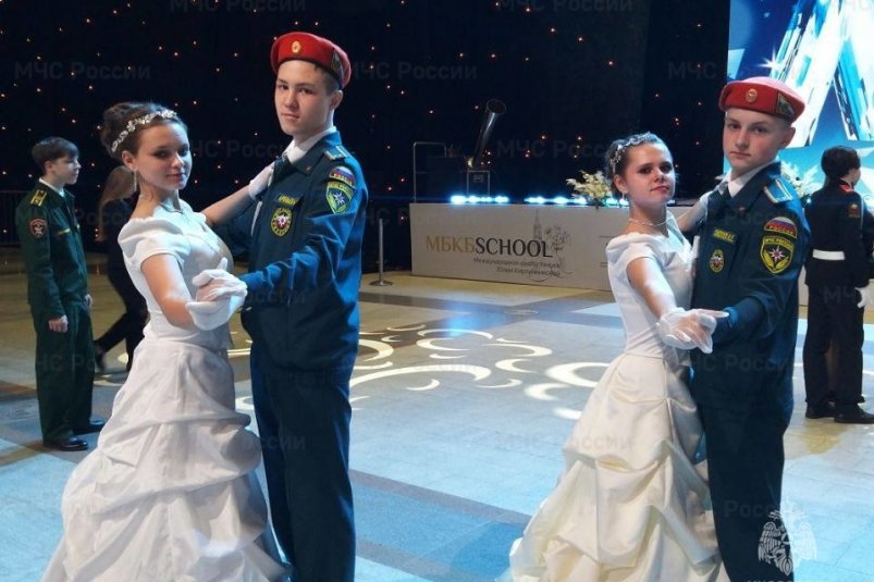Кадеты из Ангарска приняли участие в Кремлевском кадетском бале в Москве Пресс-служба ГУ МЧС России по региону