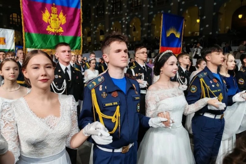 Кадеты из Хабаровского края закружились в вальсе в Москве Пресс-служба министерства образования и науки Хабаровского края