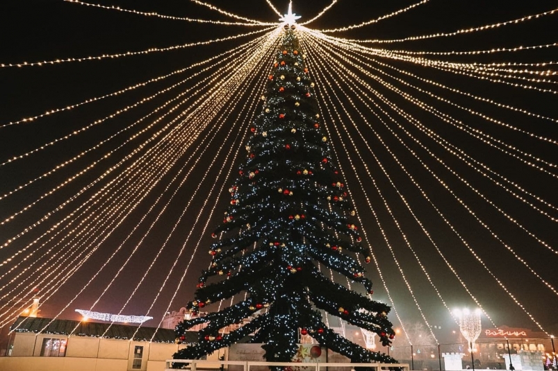 Шатёр из гирлянд на пл. Ленина в Чите Анастасия Москалёва