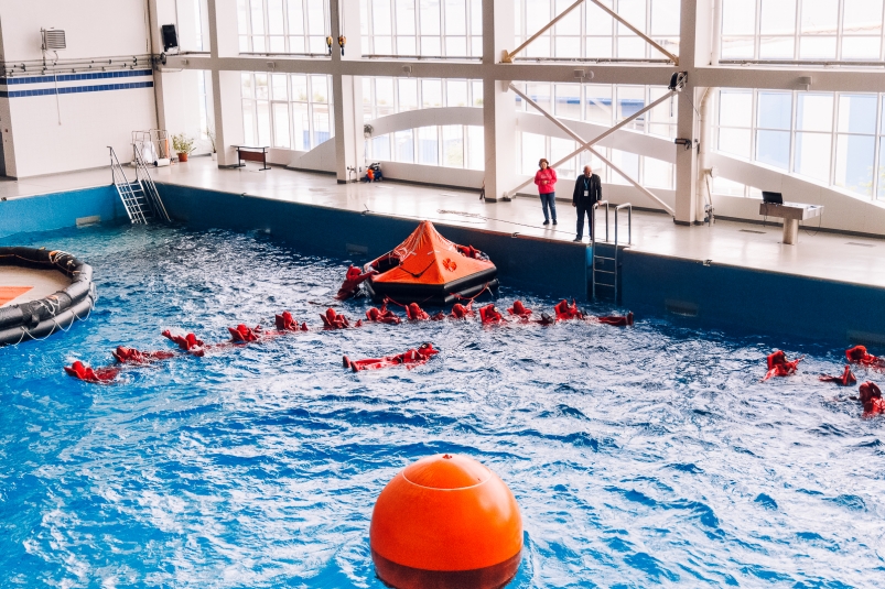 ДАЛЬНЕВОСТОЧНЫЙ МОРСКОЙ ТРЕНАЖЕРНЫЙ ЦЕНТР, МГУ, Морской государственный университет, бассейн, спасение, Евгений  Кулешов, ИА PrimaMedia