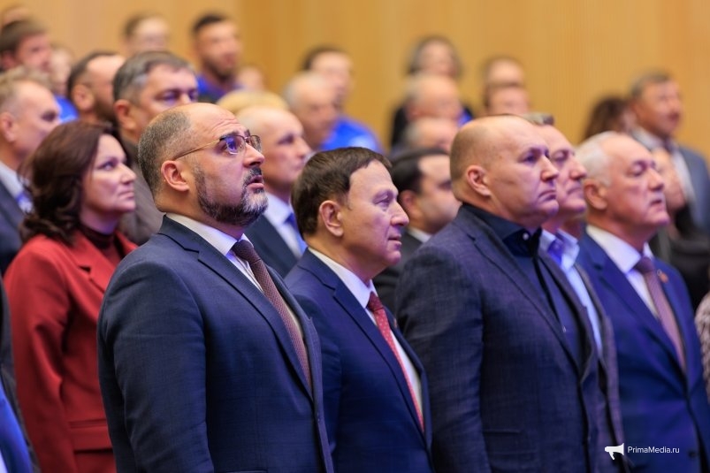 Глава Владивостока Константин Шестаков вступил в "Единую Россию " Яна Гайдук. ИА PrimaMedia