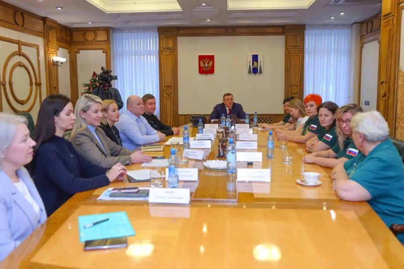 Встреча губернатора Валерия Лимаренко с членами регионального отделения Комитета семей воинов Отечества пресс-служба правительства Сахалинской области