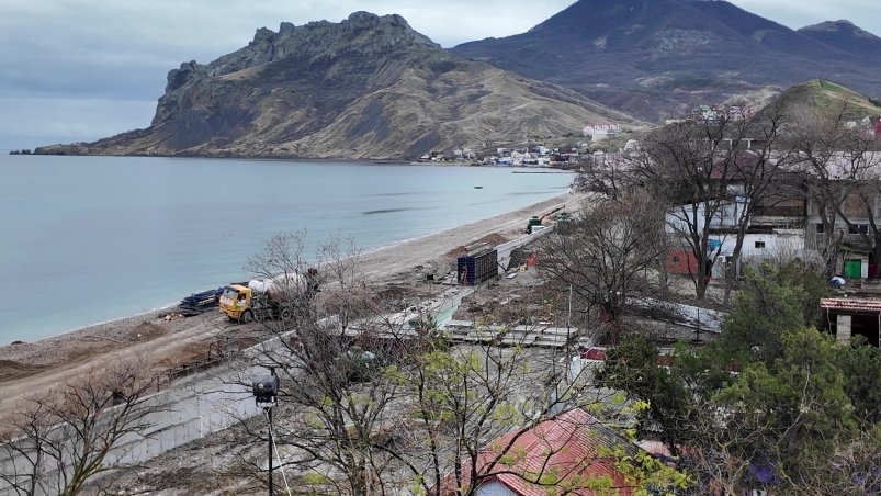 Набережную сейчас ремонтируют Народный Фронт Крыма