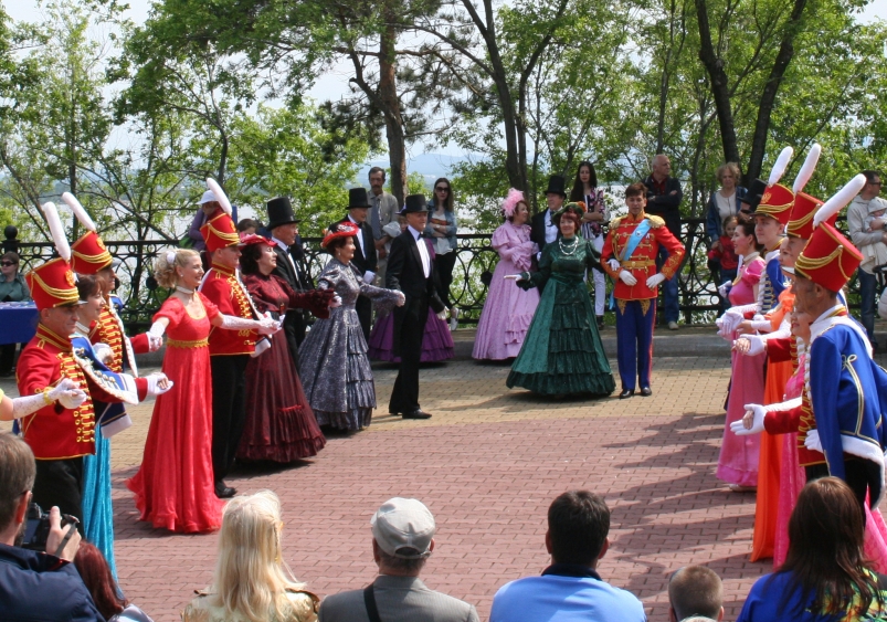 клуб возрождение. возрождение клуб тхэквондо. реверанс клин танцы. эмблема военно патриотического клуба. конюшня возрождение псков.