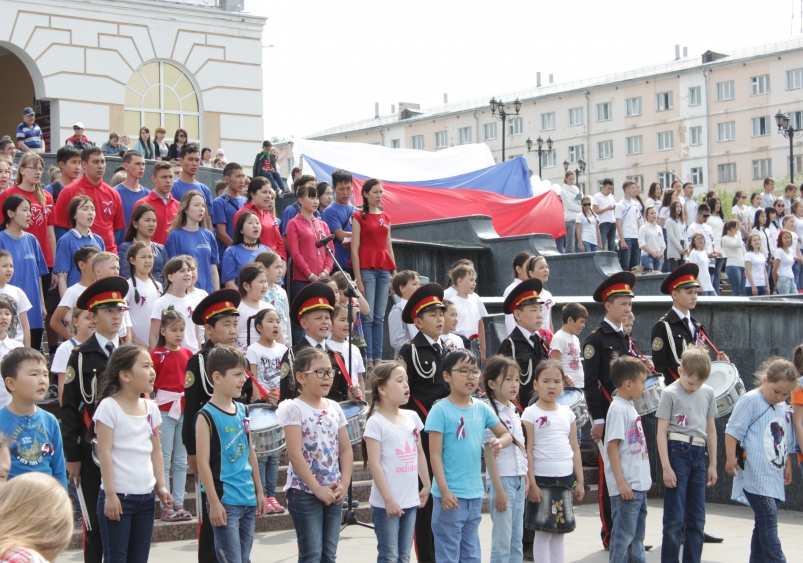 Гимн России массово исполнили в Улан-Удэ Марина Пантаева, UlanMedia