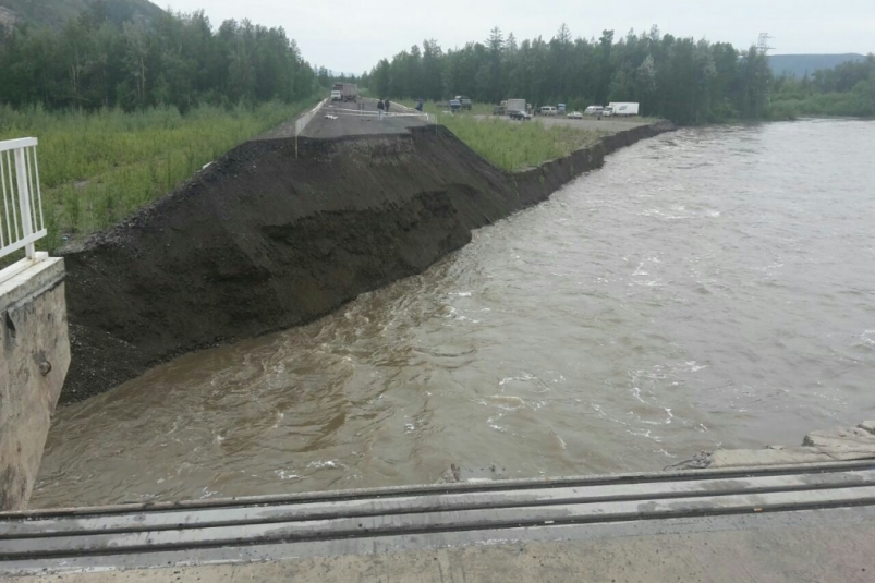 Размытый мост через Эльги Из социальных сетей