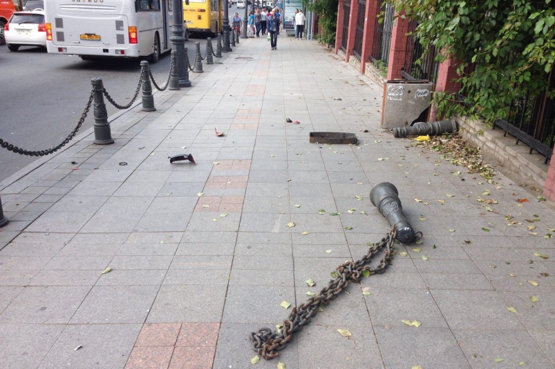 Владивосток на 4 дня. Мотоциклист снес столб.