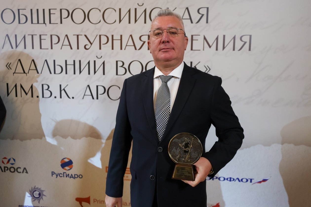 "Будущее литературы - за большими проектами Дальнего Востока и космонавтикой"