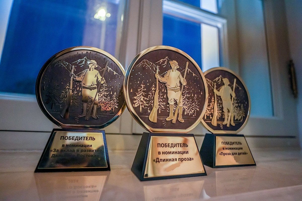 "Будущее литературы - за большими проектами Дальнего Востока и космонавтикой"