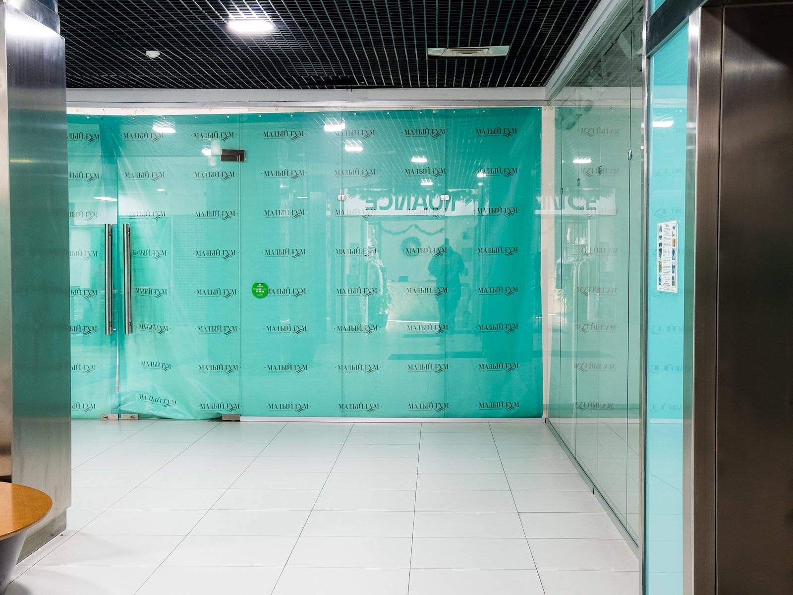 Пустые павильоны в ТРЦ