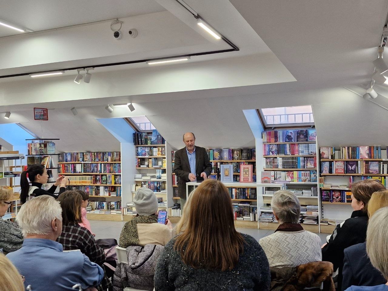 Книги для идеального отдыха: новогодний мастрид от приморских блогеров