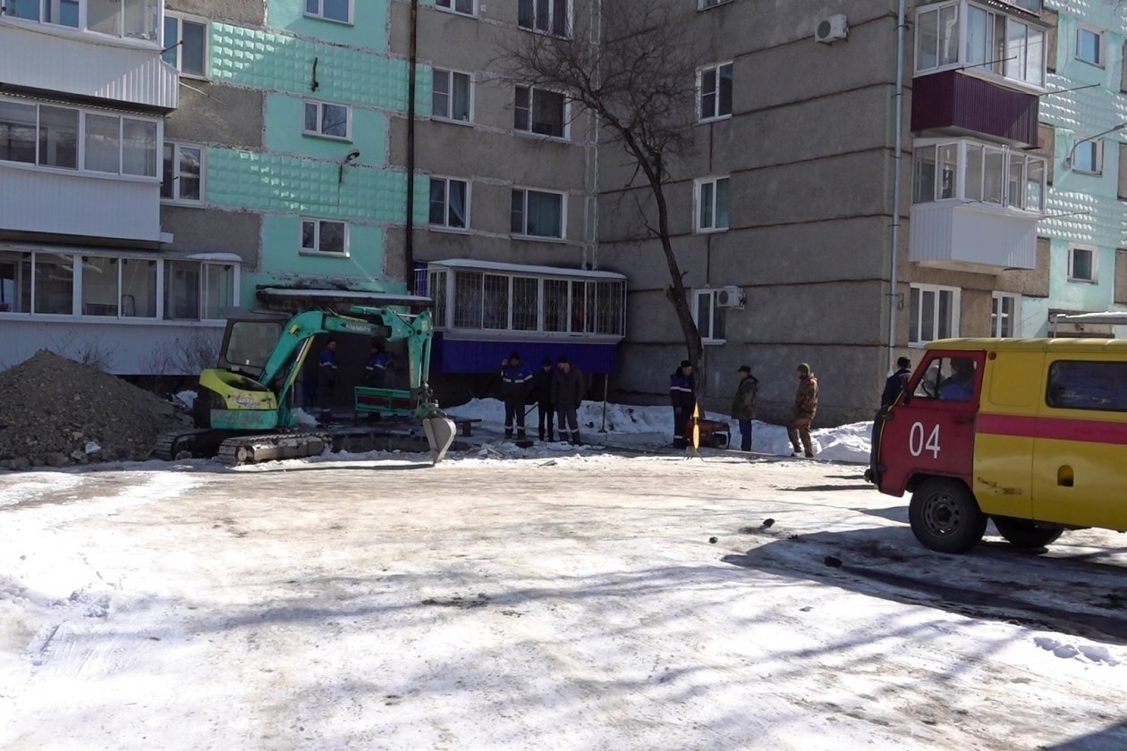 Крышками люков «завалили» нерадивых коммунальщиков соавторы рубрики «Дырявый Биробиджан»