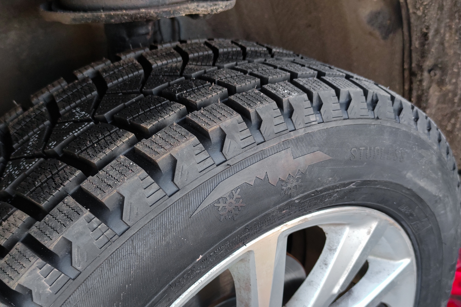 Водителям назвали идеальную температуру для смены зимней резины на летнюю Илья Аверьянов, ИА PrimaMedia.ru