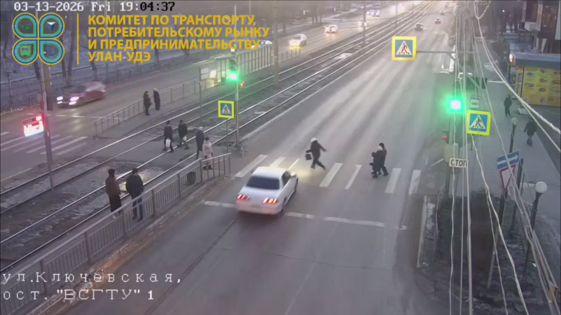 В Улан-Удэ пешеход бежал на красный свет и попал под машину Комитет по транспорту г. Улан-Удэ