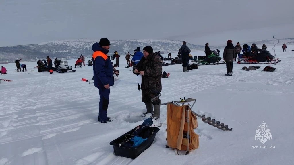 Сотрудники МЧС провели профилактический рейд в бухте Нагаева ГУ МЧС России по Магаданской области