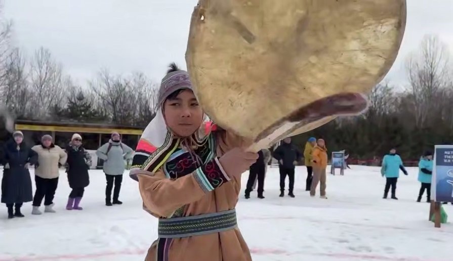 Удэгейский праздник &quotВа:кчай ни&quot Стоп-кадр из видео ТГ-канала Олега Кожемяко (18+)