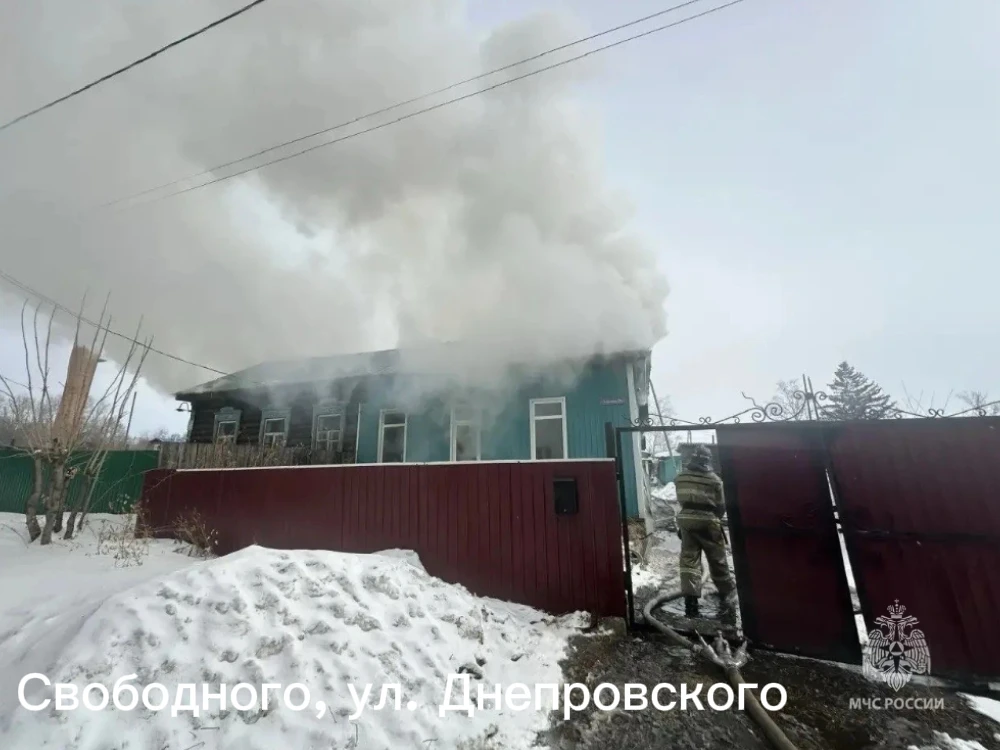 Сильный пожар на улице Днепровского случился 15 марта ГУ МЧС России по Амурской области